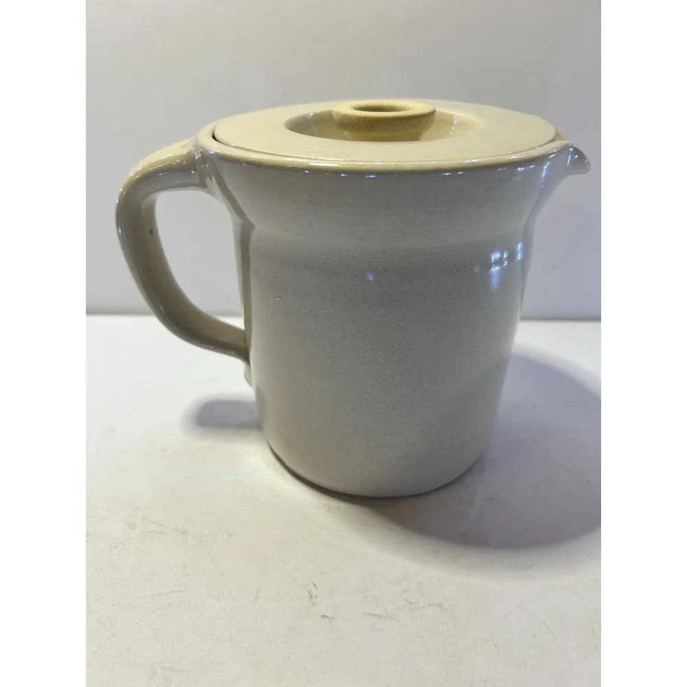Shakers And Thangs Pottery this vintage